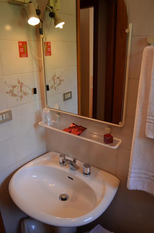 פסקיארה דל גארדה Hotel Pilotto מראה חיצוני תמונה