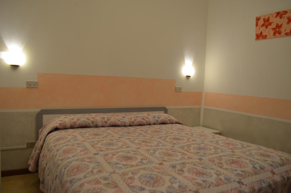 פסקיארה דל גארדה Hotel Pilotto מראה חיצוני תמונה