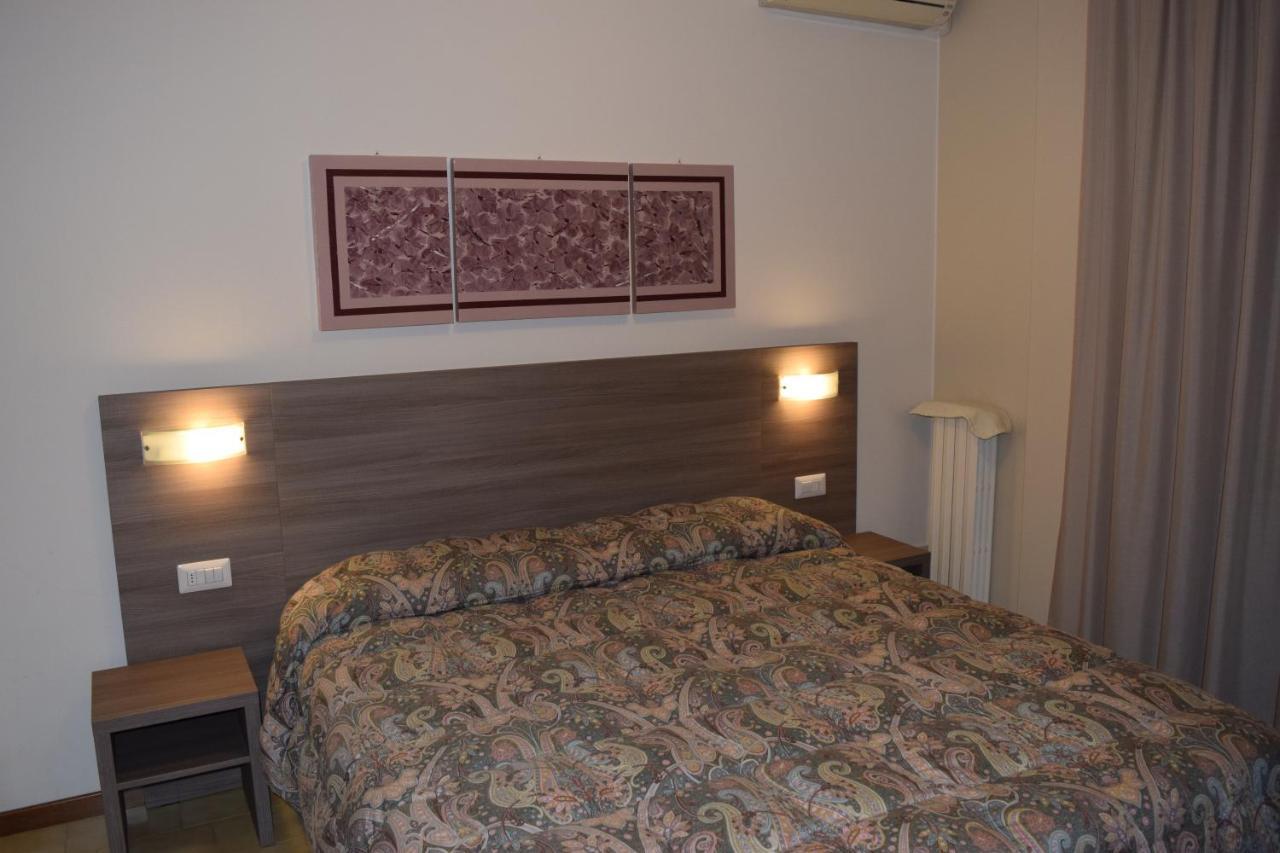 פסקיארה דל גארדה Hotel Pilotto מראה חיצוני תמונה