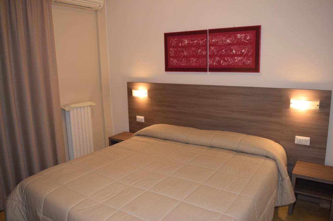 פסקיארה דל גארדה Hotel Pilotto מראה חיצוני תמונה