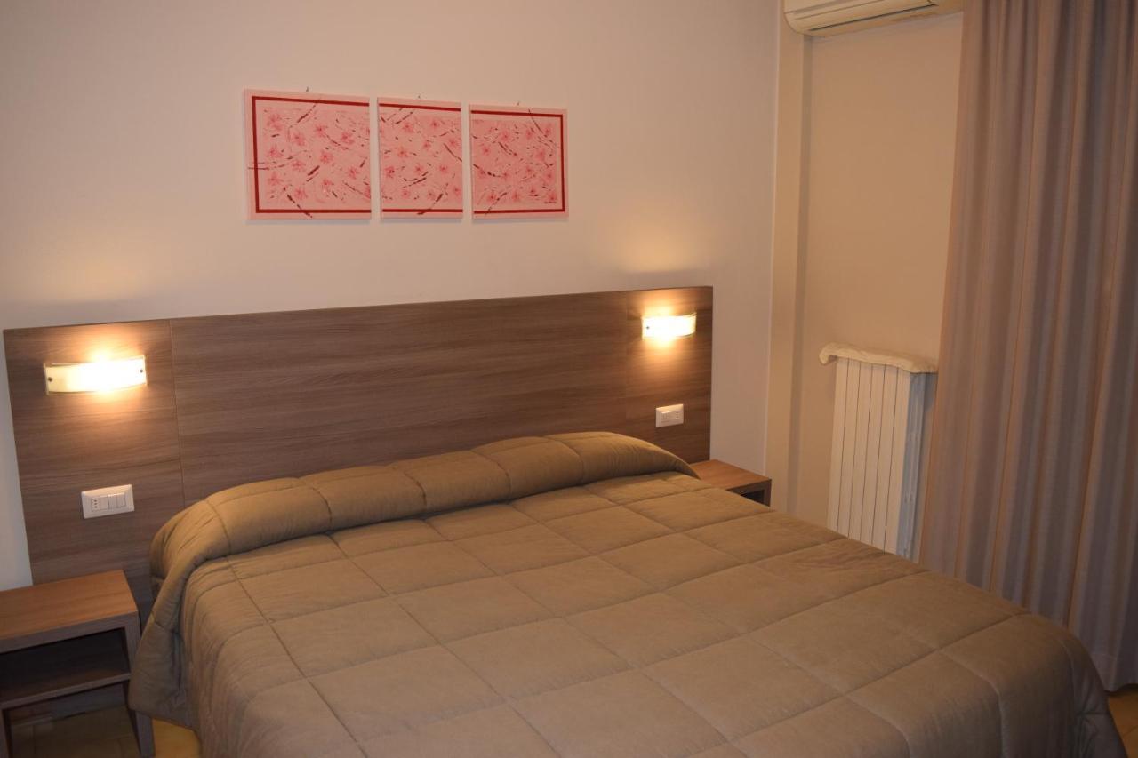 פסקיארה דל גארדה Hotel Pilotto מראה חיצוני תמונה
