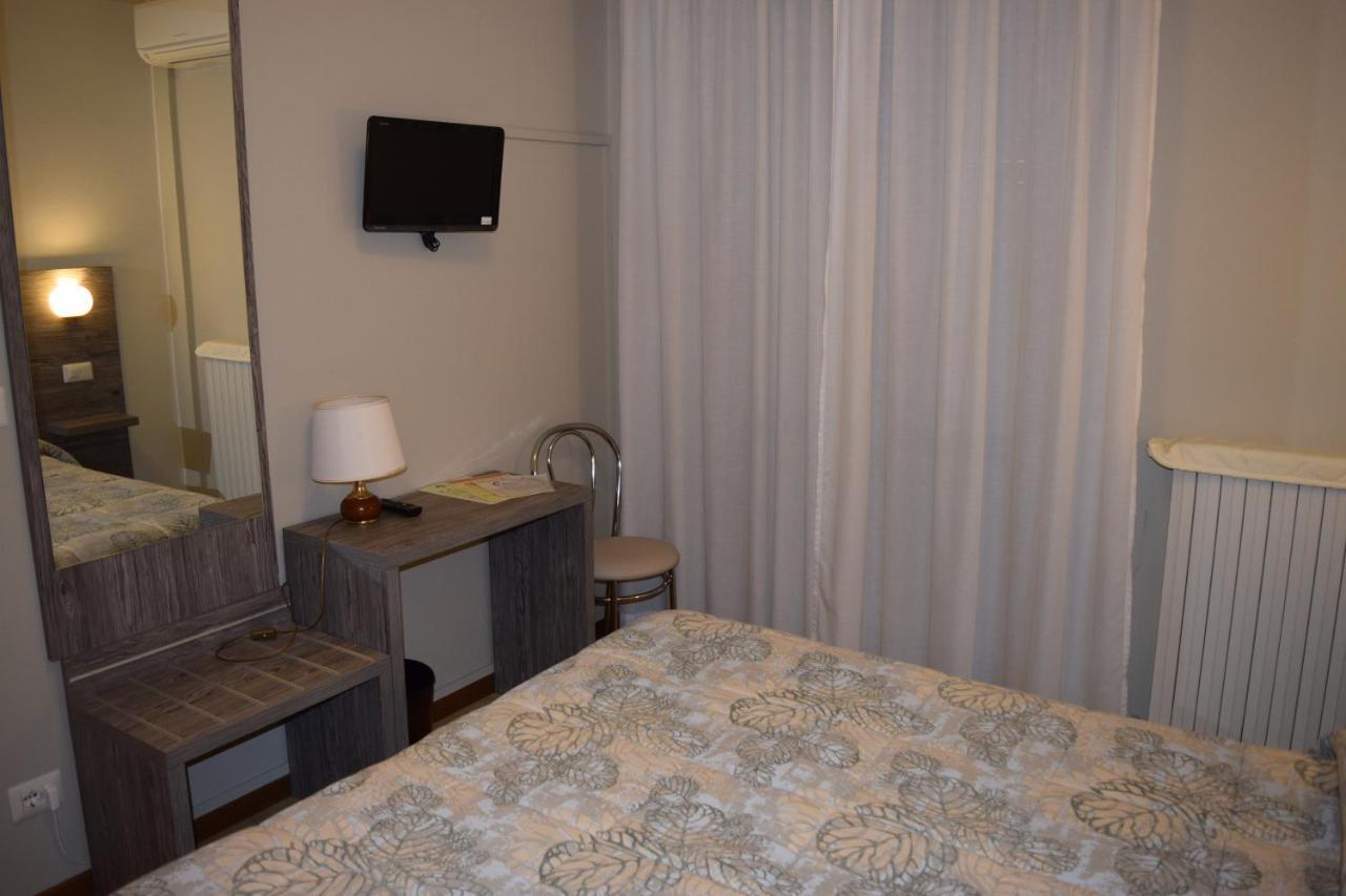פסקיארה דל גארדה Hotel Pilotto מראה חיצוני תמונה