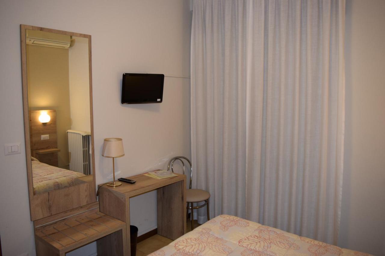 פסקיארה דל גארדה Hotel Pilotto מראה חיצוני תמונה